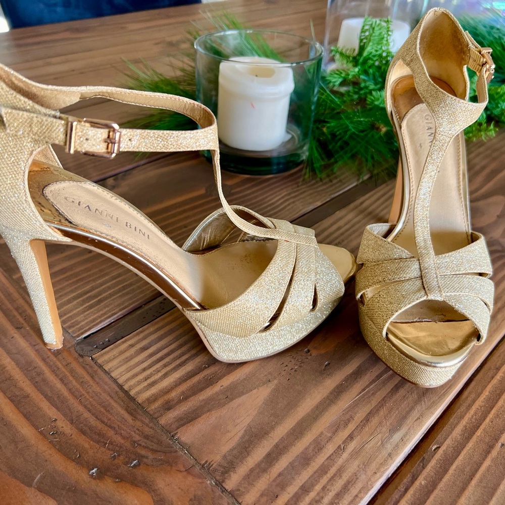 Gold Sparkle Gianni Bini heels size 8.5 (fits closer to 8)